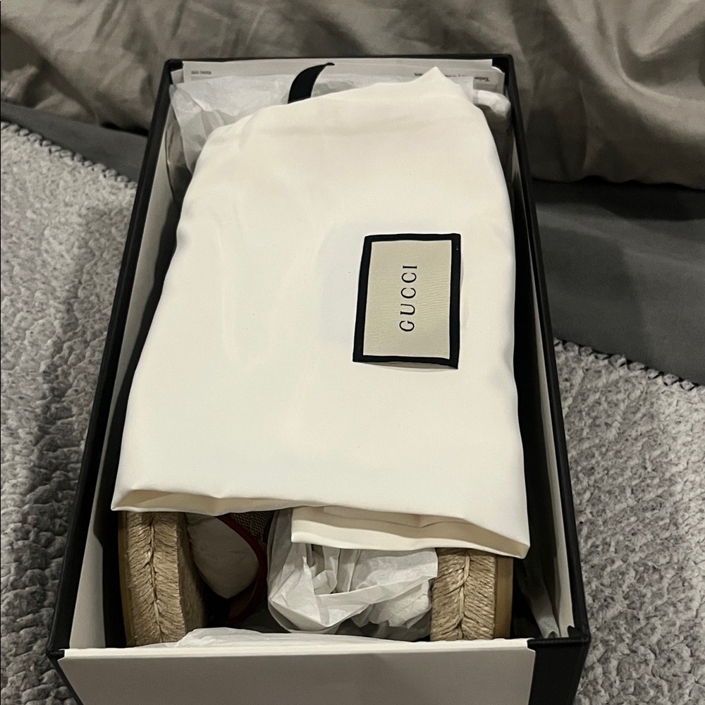 Gucci Women's Beige and Red Espadrille Slides - Picture 11 of 11